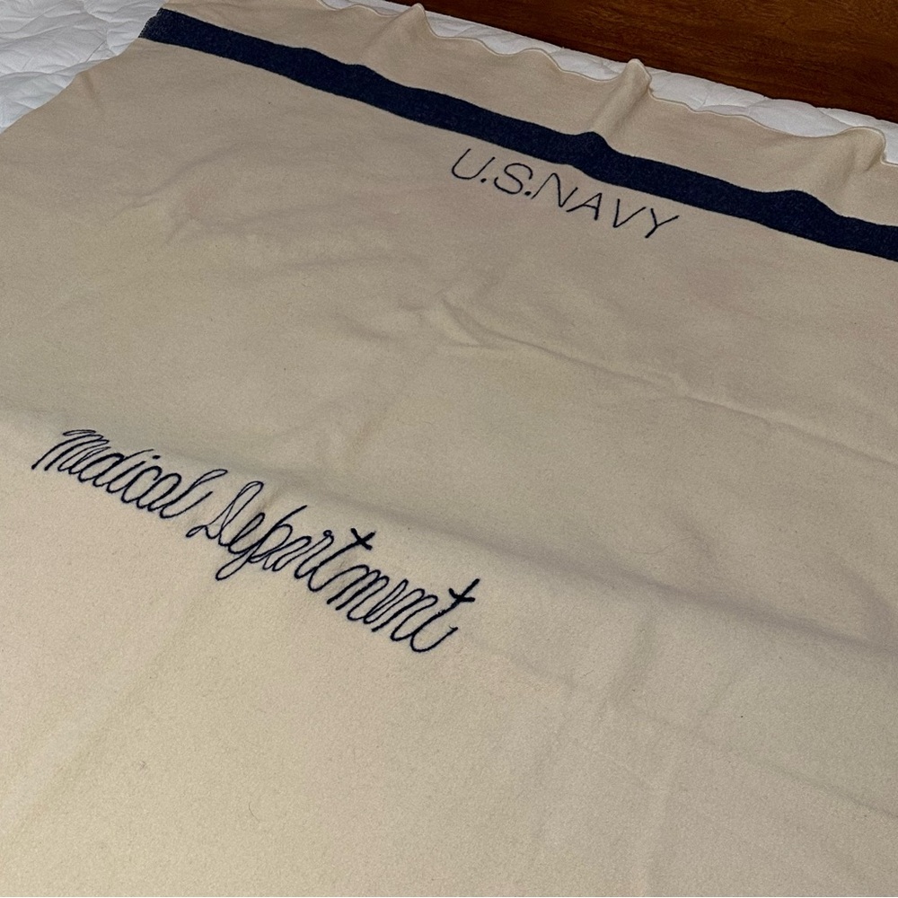 Vintage US Navy cream/navy wool blanket